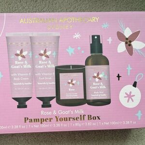 Australian brand box : body cream, scented candle, foot scrub , body mist
